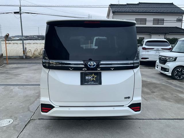 ヴォクシー ハイブリッドＳ－Ｚ　４ＷＤ　バックカメラ　ナビ　ＴＶ　オートクルーズコントロール　レーンアシスト　衝突被害軽減システム　両側スライド・片側電動　オートマチックハイビーム　オートライト　ＬＥＤヘッドランプ　スマートキー（15枚目）