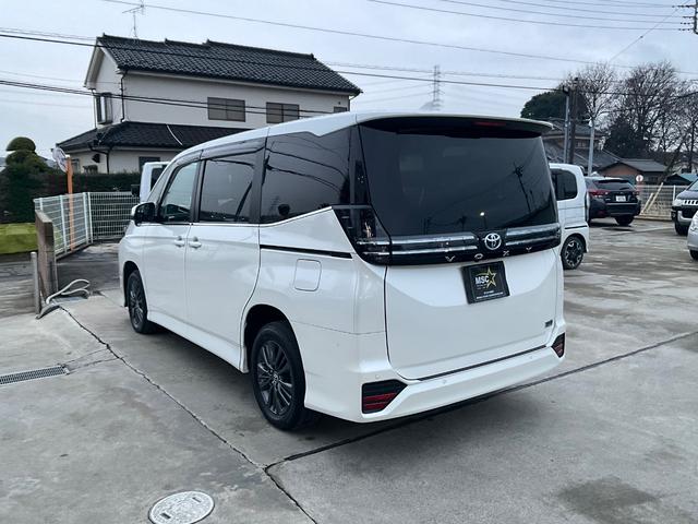 ヴォクシー ハイブリッドＳ－Ｚ　４ＷＤ　バックカメラ　ナビ　ＴＶ　オートクルーズコントロール　レーンアシスト　衝突被害軽減システム　両側スライド・片側電動　オートマチックハイビーム　オートライト　ＬＥＤヘッドランプ　スマートキー（16枚目）