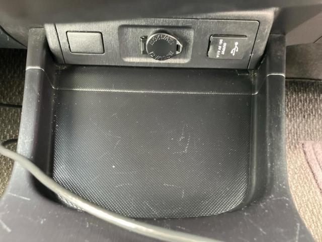 プリウスα Ｇ　社外　８インチ　ＳＤナビ／シート　ハーフレザー／ヘッドランプ　ＨＩＤ／ＥＴＣ／ＥＢＤ付ＡＢＳ／横滑り防止装置／アイドリングストップ／フルセグＴＶ／エアバッグ　運転席／エアバッグ　助手席　記録簿（22枚目）