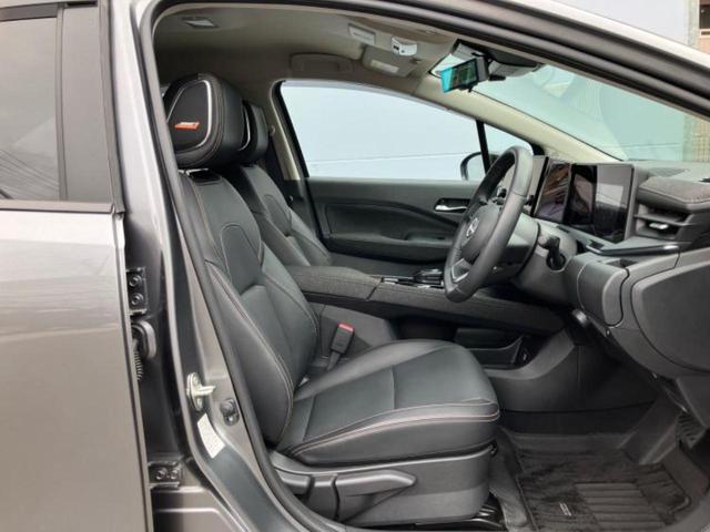 オーラ ４ＷＤ　Ｇ　ＦＯＵＲ９０シュウネンキネンシャ　ＢＯＳＥ／保証書／純正　ＳＤナビ／インテリジェントルームミラー／シートヒーター　前席／アラウンドビューモニター／車線逸脱防止支援システム／シート　合皮／プロパイロット／ヘッドランプ　ＬＥＤ　４ＷＤ（5枚目）