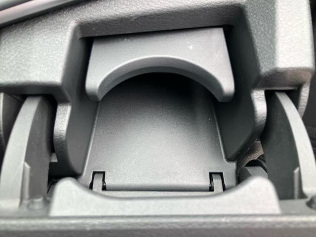 オーラ ４ＷＤ　Ｇ　ＦＯＵＲ９０シュウネンキネンシャ　ＢＯＳＥ／保証書／純正　ＳＤナビ／インテリジェントルームミラー／シートヒーター　前席／アラウンドビューモニター／車線逸脱防止支援システム／シート　合皮／プロパイロット／ヘッドランプ　ＬＥＤ　４ＷＤ（17枚目）