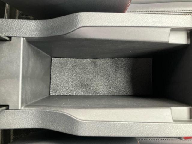 オーラ ４ＷＤ　Ｇ　ＦＯＵＲ９０シュウネンキネンシャ　ＢＯＳＥ／保証書／純正　ＳＤナビ／インテリジェントルームミラー／シートヒーター　前席／アラウンドビューモニター／車線逸脱防止支援システム／シート　合皮／プロパイロット／ヘッドランプ　ＬＥＤ　４ＷＤ（26枚目）