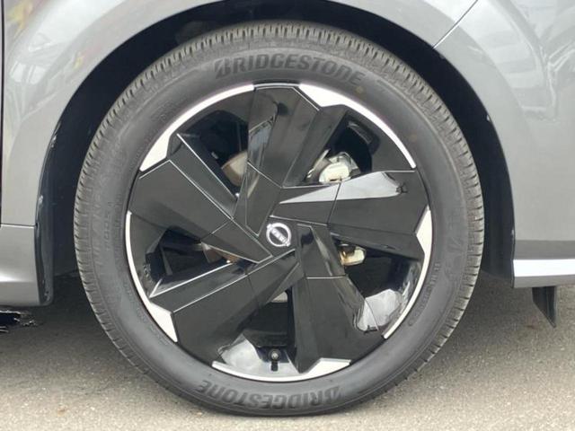 オーラ ４ＷＤ　Ｇ　ＦＯＵＲ９０シュウネンキネンシャ　ＢＯＳＥ／保証書／純正　ＳＤナビ／インテリジェントルームミラー／シートヒーター　前席／アラウンドビューモニター／車線逸脱防止支援システム／シート　合皮／プロパイロット／ヘッドランプ　ＬＥＤ　４ＷＤ（33枚目）
