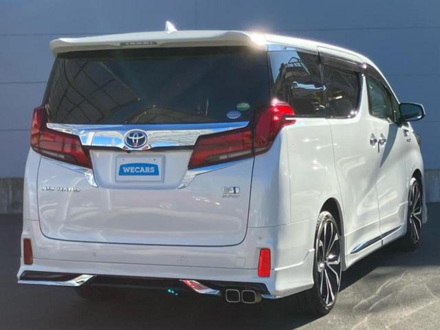 アルファードハイブリッド ４ＷＤハイブリッドＳＲ　サンルーフ／純正エアロ／ディスプレイオーディオ＋ナビ／フリップダウンモニター／両側電動スライドドア／シート　合皮／パーキングアシスト　バックガイド／ヘッドランプ　ＬＥＤ／ＥＴＣ　フルエアロ　電動シート（3枚目）