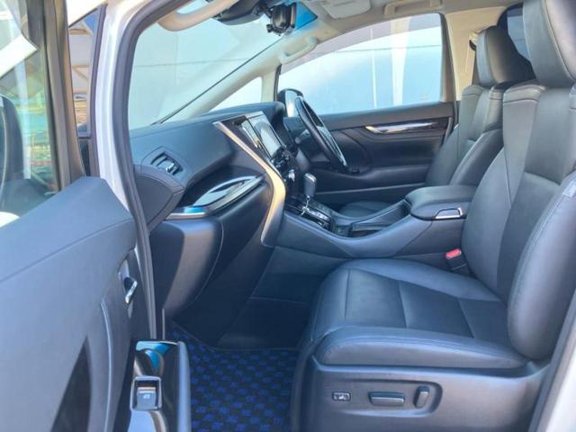 アルファードハイブリッド ４ＷＤハイブリッドＳＲ　サンルーフ／純正エアロ／ディスプレイオーディオ＋ナビ／フリップダウンモニター／両側電動スライドドア／シート　合皮／パーキングアシスト　バックガイド／ヘッドランプ　ＬＥＤ／ＥＴＣ　フルエアロ　電動シート（6枚目）