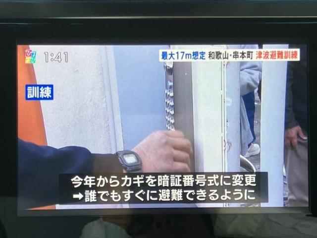 アルファードハイブリッド ４ＷＤハイブリッドＳＲ　サンルーフ／純正エアロ／ディスプレイオーディオ＋ナビ／フリップダウンモニター／両側電動スライドドア／シート　合皮／パーキングアシスト　バックガイド／ヘッドランプ　ＬＥＤ／ＥＴＣ　フルエアロ　電動シート（11枚目）