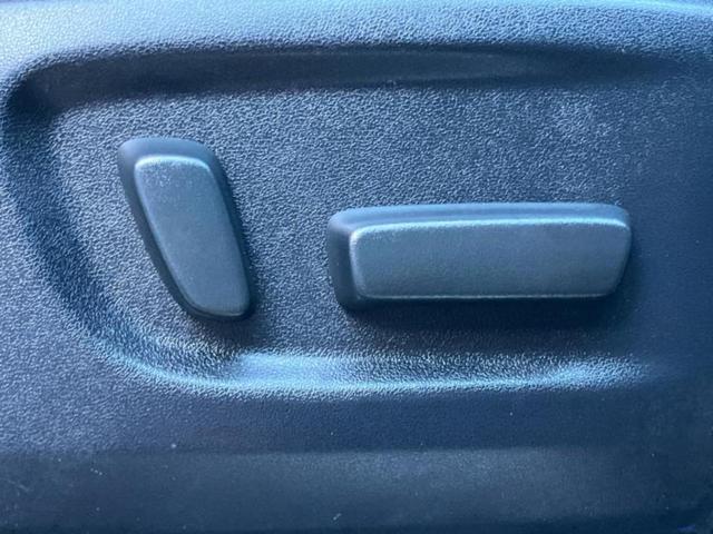 アルファードハイブリッド ４ＷＤハイブリッドＳＲ　サンルーフ／純正エアロ／ディスプレイオーディオ＋ナビ／フリップダウンモニター／両側電動スライドドア／シート　合皮／パーキングアシスト　バックガイド／ヘッドランプ　ＬＥＤ／ＥＴＣ　フルエアロ　電動シート（32枚目）