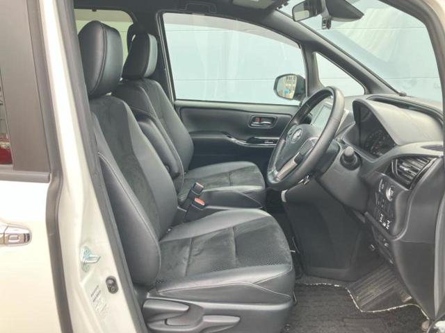 ヴォクシー ZSキラメキ3 純正エアロ/保証書/純正 10インチ SDナビ/フリップダウンモニター 純正 12.1インチ/衝突安全装置/両側電動スライドドア/車線逸脱防止支援システム/シート ハーフレザー 衝突被害軽減システム(5枚目)