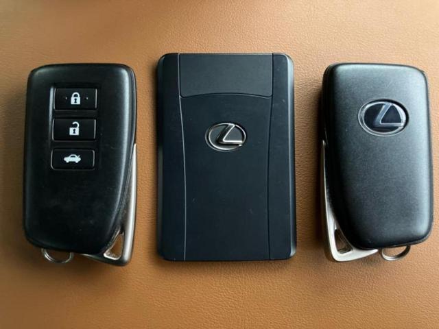 ＷＥＣＡＲＳでは各商談席に大型モニターをご用意しております！見やすい大画面でゆったりと全国の在庫をご覧いただけます！是非ご来店お待ちしております！