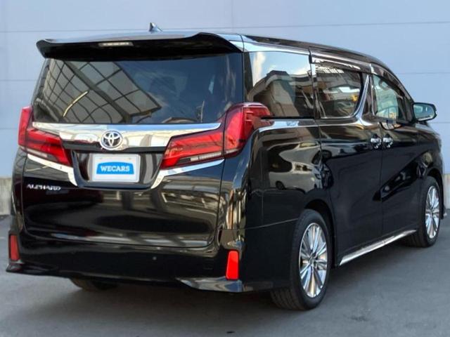 アルファード Ｓタイプゴールド　新品タイヤ／サンルーフ／保証書／ディスプレイオーディオ＋ナビ／フリップダウンモニター／デジタルインナーミラー／衝突安全装置／両側電動スライドドア／車線逸脱防止支援システム／電動バックドア　バックカメラ（3枚目）