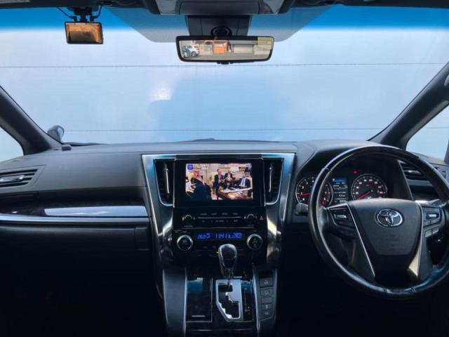 アルファード Ｓタイプゴールド　新品タイヤ／サンルーフ／保証書／ディスプレイオーディオ＋ナビ／フリップダウンモニター／デジタルインナーミラー／衝突安全装置／両側電動スライドドア／車線逸脱防止支援システム／電動バックドア　バックカメラ（4枚目）