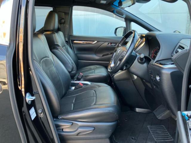 アルファード Ｓタイプゴールド　新品タイヤ／サンルーフ／保証書／ディスプレイオーディオ＋ナビ／フリップダウンモニター／デジタルインナーミラー／衝突安全装置／両側電動スライドドア／車線逸脱防止支援システム／電動バックドア　バックカメラ（5枚目）