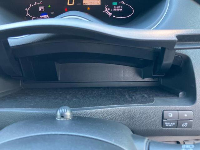 セレナ ライダーHV 新品タイヤ/保証書/純正 8インチ SDナビ/フリップダウンモニター/電動スライドドア/ヘッドランプ HID/ETC/EBD付ABS/横滑り防止装置/アイドリングストップ/クルーズコントロール(18枚目)