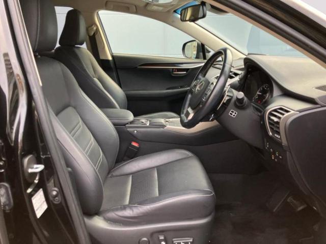 ＮＸ ＮＸ３００バージョンＬ　新品タイヤ／サンルーフ／保証書／純正　ＳＤナビ／衝突安全装置／シートヒーター　全席／パノラミックビューモニター／車線逸脱防止支援システム／シート　フルレザー／電動バックドア／ヘッドランプ　ＬＥＤ（5枚目）