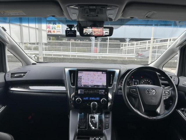 アルファード Ｓ　Ｃパッケージ　新品タイヤ／保証書／社外　１１インチ　ＳＤナビ／フリップダウンモニター　社外　１２．８インチ／デジタルインナーミラー／トヨタセーフティセンス／両側電動スライドドア／シートヒーター　前席　バックカメラ（4枚目）