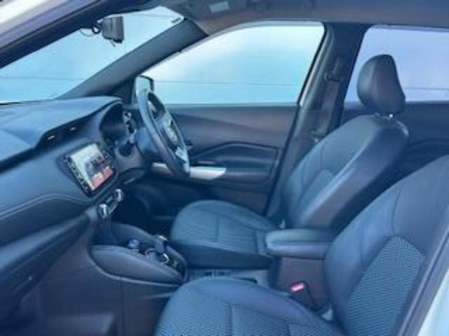 シエンタ ファンベースＧクエロ　新品タイヤ／保証書／純正　９インチ　ＳＤナビ／衝突安全装置／両側電動スライドドア／車線逸脱防止支援システム／シート　ハーフレザー／ヘッドランプ　ＬＥＤ／ＵＳＢジャック／Ｂｌｕｅｔｏｏｔｈ接続　禁煙車（6枚目）