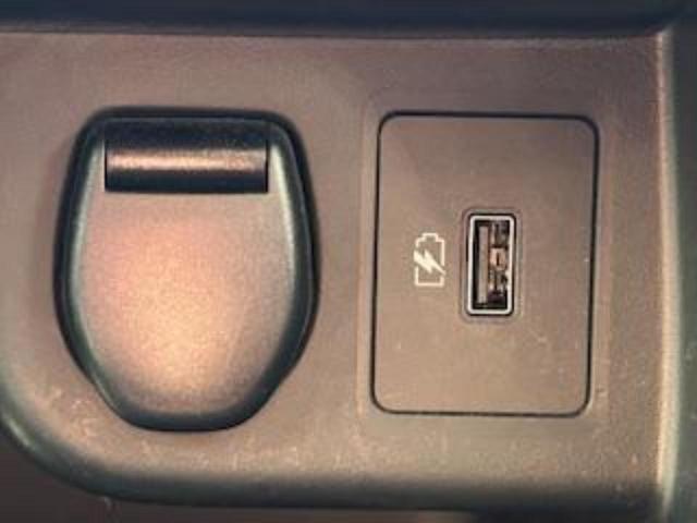 キックス X 新品タイヤ/保証書/純正 9インチ SDナビ/インテリジェントルームミラー/衝突安全装置/車線逸脱防止支援システム/シート ハーフレザー/ヘッドランプ LED/ETC/EBD付ABS ワンオーナー(17枚目)