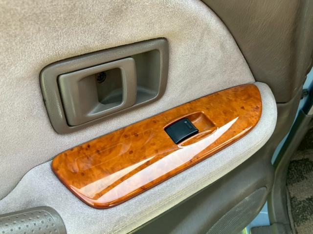 ランドクルーザープラド ＴＸリミテッド　丸目　ルーフレール　ＤＥＡＮクロスカントリーマーガレットホワイト１６インチ７．０Ｊ＋２５　ナルディ　クラシックウッド　ウッド＆ブラックスポーク　３６０ｍｍ　Ｎ１２２　ドラレコ（30枚目）