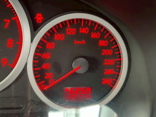 インプレッサ ＷＲＸ　大型リアスポイラー　ＲＡＹＳ１７インチアルミ　ＢＥＩＴＺ車高調　社外マフラー　ＭＯＭＯステアリング　カロッツェリアナビ　ＥＴＣ　Ｂｌｕｅｔｏｏｔｈ機能あり　オートエアコン　取説　記録簿　スバルブルー（15枚目）