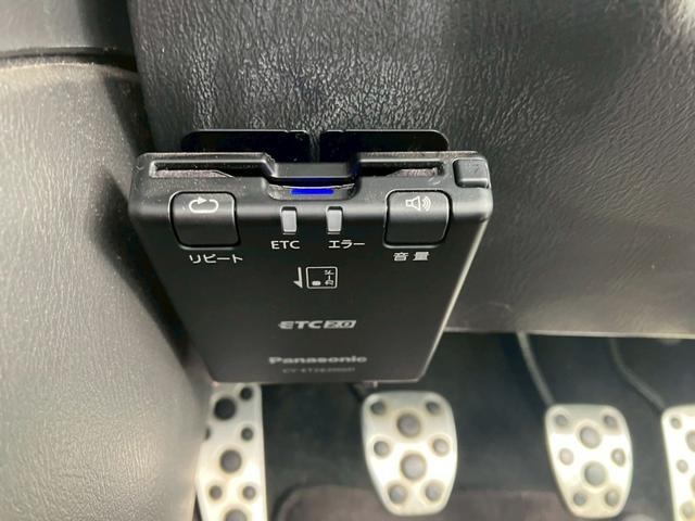 インプレッサ ＷＲＸ　大型リアスポイラー　ＲＡＹＳ１７インチアルミ　ＢＥＩＴＺ車高調　社外マフラー　ＭＯＭＯステアリング　カロッツェリアナビ　ＥＴＣ　Ｂｌｕｅｔｏｏｔｈ機能あり　オートエアコン　取説　記録簿　スバルブルー（18枚目）