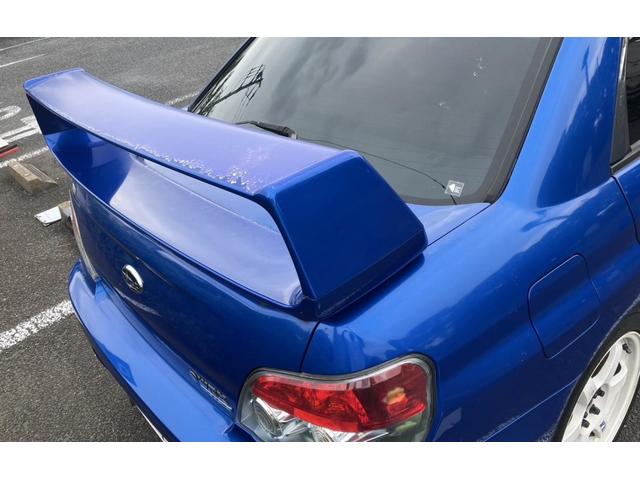 インプレッサ ＷＲＸ　大型リアスポイラー　ＲＡＹＳ１７インチアルミ　ＢＥＩＴＺ車高調　社外マフラー　ＭＯＭＯステアリング　カロッツェリアナビ　ＥＴＣ　Ｂｌｕｅｔｏｏｔｈ機能あり　オートエアコン　取説　記録簿　スバルブルー（24枚目）