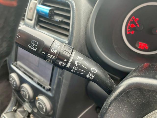 インプレッサ ＷＲＸ　大型リアスポイラー　ＲＡＹＳ１７インチアルミ　ＢＥＩＴＺ車高調　社外マフラー　ＭＯＭＯステアリング　カロッツェリアナビ　ＥＴＣ　Ｂｌｕｅｔｏｏｔｈ機能あり　オートエアコン　取説　記録簿　スバルブルー（26枚目）