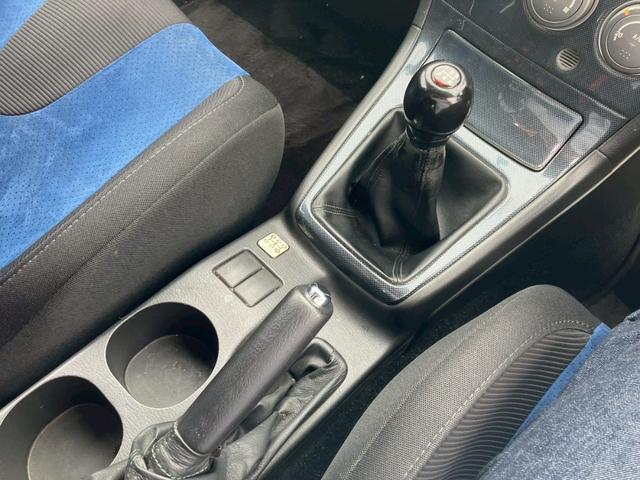 インプレッサ ＷＲＸ　大型リアスポイラー　ＲＡＹＳ１７インチアルミ　ＢＥＩＴＺ車高調　社外マフラー　ＭＯＭＯステアリング　カロッツェリアナビ　ＥＴＣ　Ｂｌｕｅｔｏｏｔｈ機能あり　オートエアコン　取説　記録簿　スバルブルー（29枚目）
