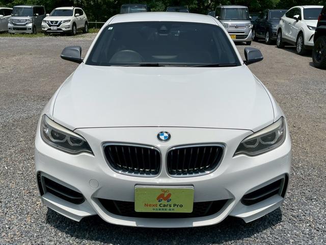 ２シリーズ Ｍ２３５ｉクーペ　メーカーナビ　バックモニター　衝突回避軽減ブレーキ　レーンディパーチャーウォーニング　前車接近警告　黒革シート　シートヒーター　スマートキー　プッシュスタート　パドルシフト　クルーズコントロール（3枚目）