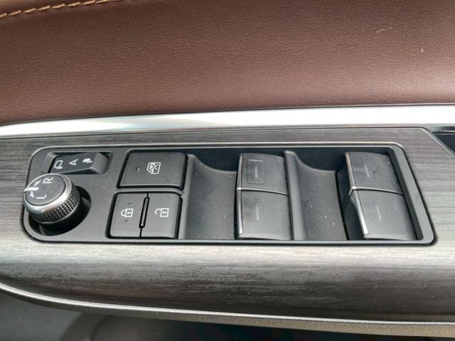 ハリアーハイブリッド Ｚ　レザーパッケージ　パノラマルーフ　パノラミックビューモニター　レザーシート　快適温熱シート　１２．３インチコネクテッドナビ　ビルトインＥＴＣ２．０　デジタルインナーミラー　ステアリングヒーター　パワーバックドア（28枚目）