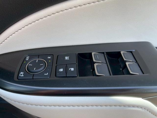 ＮＸ ＮＸ３５０　Ｆスポーツ　ＴＲＤエアロ　パノラマルーフ　ルーフレール　３眼ＬＥＤヘッドライト　デジタルインナーミラー　前後ドライブレコーダー　オレンジブレーキキャリパー　ブラック・ホワイトレザーシート　ＥＴＣ２．０（25枚目）