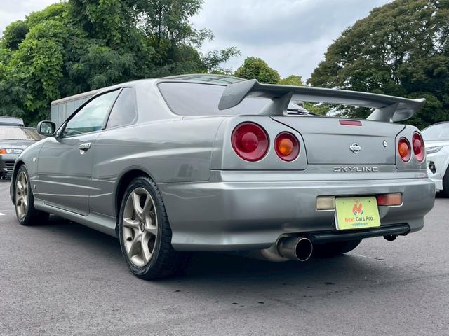 スカイライン ２５ＧＴターボ　トランクスポイラー　社外マフラー　車高調　社外ナビ　フルセグ　タイベル交換すみ（4枚目）