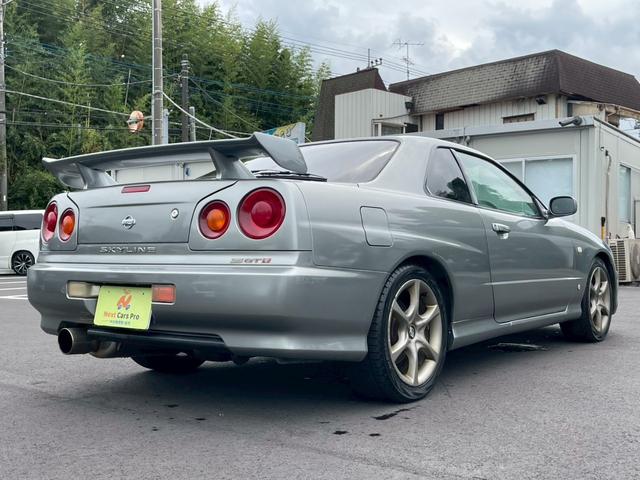 スカイライン ２５ＧＴターボ　トランクスポイラー　社外マフラー　車高調　社外ナビ　フルセグ　タイベル交換すみ（5枚目）
