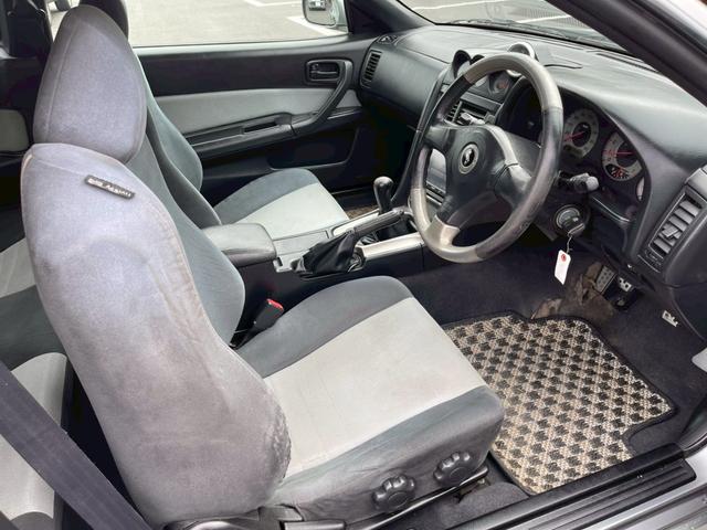 スカイライン ２５ＧＴターボ　トランクスポイラー　社外マフラー　車高調　社外ナビ　フルセグ　タイベル交換すみ（10枚目）