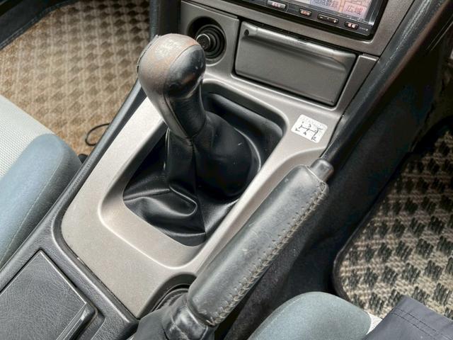 スカイライン ２５ＧＴターボ　トランクスポイラー　社外マフラー　車高調　社外ナビ　フルセグ　タイベル交換すみ（17枚目）