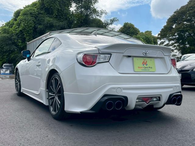 ８６ ＧＴ　ＨＫＳスーパーチャージャー　ＴＲＤエアロ　Ｄｅｆｉ３連メーター　社外マフラー　純正ナビ　フルセグ　バックモニター　スマートキー　プッシュスタート　ワンオーナー（4枚目）
