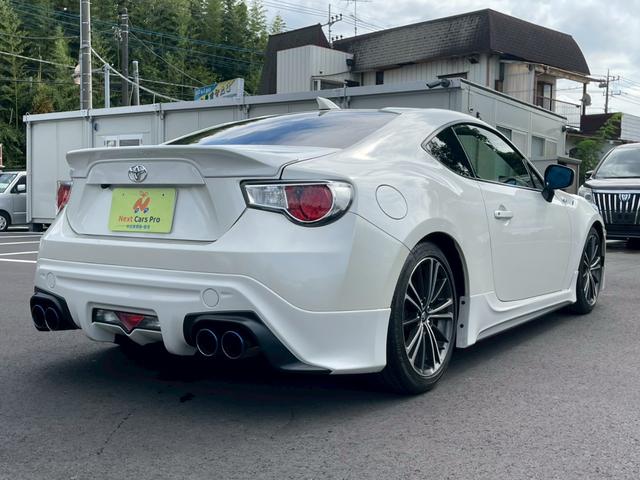 ８６ ＧＴ　ＨＫＳスーパーチャージャー　ＴＲＤエアロ　Ｄｅｆｉ３連メーター　社外マフラー　純正ナビ　フルセグ　バックモニター　スマートキー　プッシュスタート　ワンオーナー（5枚目）