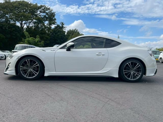 ８６ ＧＴ　ＨＫＳスーパーチャージャー　ＴＲＤエアロ　Ｄｅｆｉ３連メーター　社外マフラー　純正ナビ　フルセグ　バックモニター　スマートキー　プッシュスタート　ワンオーナー（7枚目）