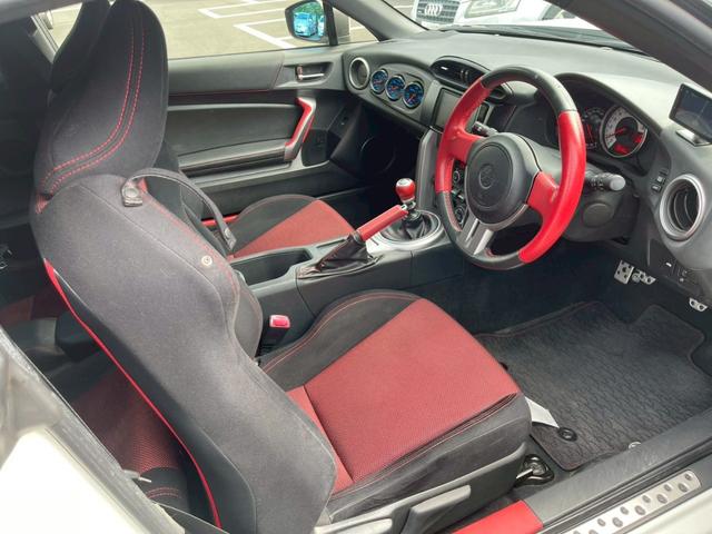 ８６ ＧＴ　ＨＫＳスーパーチャージャー　ＴＲＤエアロ　Ｄｅｆｉ３連メーター　社外マフラー　純正ナビ　フルセグ　バックモニター　スマートキー　プッシュスタート　ワンオーナー（10枚目）