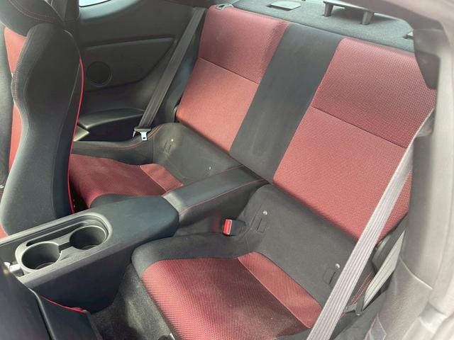 ８６ ＧＴ　ＨＫＳスーパーチャージャー　ＴＲＤエアロ　Ｄｅｆｉ３連メーター　社外マフラー　純正ナビ　フルセグ　バックモニター　スマートキー　プッシュスタート　ワンオーナー（12枚目）