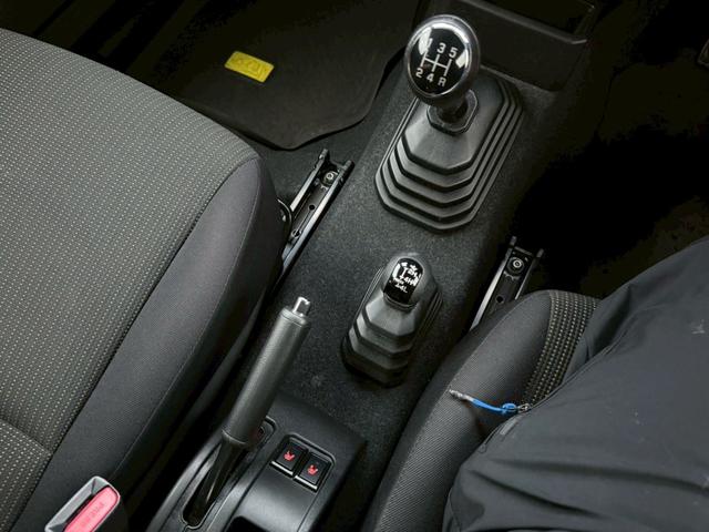 ジムニー ＸＣ　純正ナビ　フルセグ　バックモニター　シートヒーター　デュアルブレーキ　車線逸脱　標識認識　クルーズコントロール　ＬＥＤヘッドライト　ＥＴＣ　ワンオーナー（25枚目）