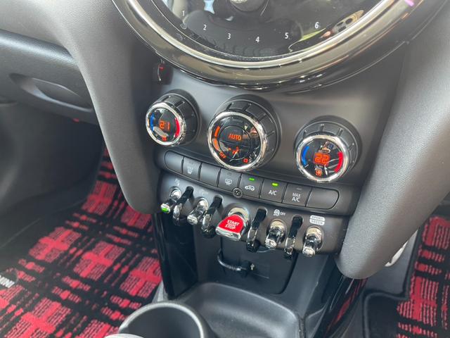 ＭＩＮＩ 　クーパーＤ　ディスプレイオーディオ　フルセグ　バックモニター　スマートキー　プッシュスタート　クルーズコントロール　ＬＥＤヘッドライト　純正アルミ（19枚目）