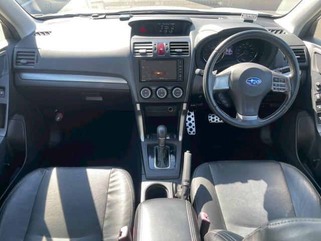 フォレスター ２．０ＸＴ　アイサイト　純正ナビ　フルセグ　バックモニター　衝突軽減ブレーキ　全車速追従クルーズコントロール　パワーシート　シートヒーター　スマートキー　プッシュスタート　パワーバックドア　パドルシフト（9枚目）