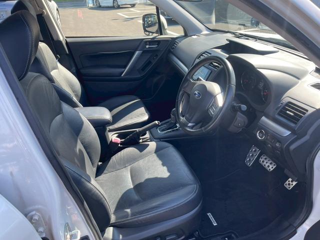 フォレスター ２．０ＸＴ　アイサイト　純正ナビ　フルセグ　バックモニター　衝突軽減ブレーキ　全車速追従クルーズコントロール　パワーシート　シートヒーター　スマートキー　プッシュスタート　パワーバックドア　パドルシフト（10枚目）