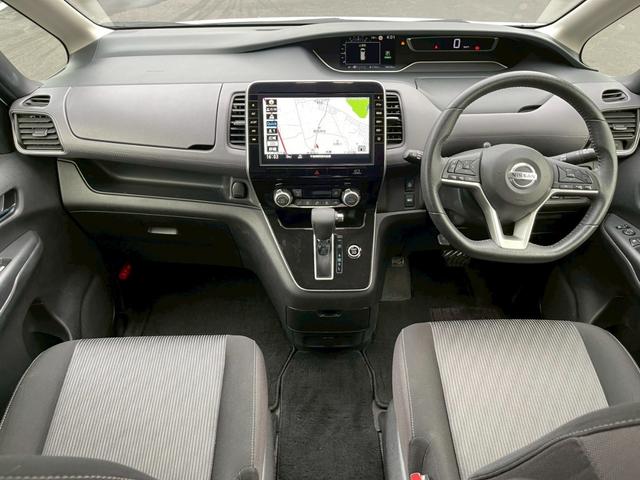 セレナ ハイウェイスターＶ　純正１０インチナビ　フルセグ　全周囲モニター　両側パワスラ　ＬＥＤヘッドライト　ＬＥＤフォグ　パーソナルテーブル　クルーズコントロール　後席モニター　スマートキー　プッシュスタート　ワンオーナー（9枚目）