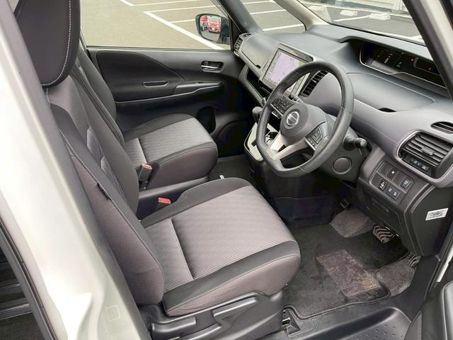 セレナ ハイウェイスターＶ　純正１０インチナビ　フルセグ　全周囲モニター　両側パワスラ　ＬＥＤヘッドライト　ＬＥＤフォグ　パーソナルテーブル　クルーズコントロール　後席モニター　スマートキー　プッシュスタート　ワンオーナー（10枚目）