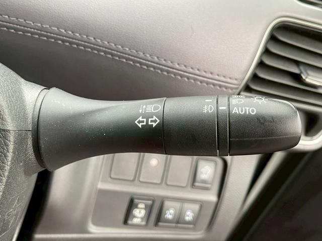 セレナ ハイウェイスターＶ　純正１０インチナビ　フルセグ　全周囲モニター　両側パワスラ　ＬＥＤヘッドライト　ＬＥＤフォグ　パーソナルテーブル　クルーズコントロール　後席モニター　スマートキー　プッシュスタート　ワンオーナー（23枚目）