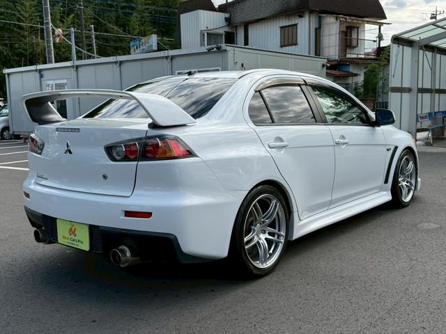 ランサー ＧＳＲエボリューションＸ　５速ＭＴ　ナビ　バックモニター　ＥＴＣ　Ｂｌｕｅｔｏｏｔｈ　フルセグＴＶ　リアウイング　車検Ｒ８年１１月　ＭＯＭＯステアリング　社外１８インチアルミ　社外マフラー（2枚目）