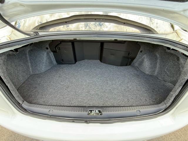 ランサー ＧＳＲエボリューションＸ　５速ＭＴ　ナビ　バックモニター　ＥＴＣ　Ｂｌｕｅｔｏｏｔｈ　フルセグＴＶ　リアウイング　車検Ｒ８年１１月　ＭＯＭＯステアリング　社外１８インチアルミ　社外マフラー（14枚目）