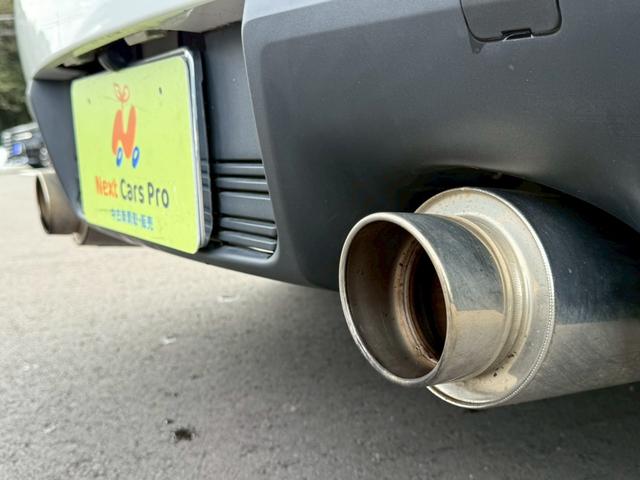 ランサー ＧＳＲエボリューションＸ　５速ＭＴ　ナビ　バックモニター　ＥＴＣ　Ｂｌｕｅｔｏｏｔｈ　フルセグＴＶ　リアウイング　車検Ｒ８年１１月　ＭＯＭＯステアリング　社外１８インチアルミ　社外マフラー（20枚目）