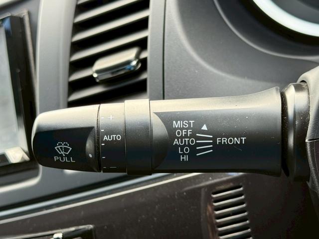 ランサー ＧＳＲエボリューションＸ　５速ＭＴ　ナビ　バックモニター　ＥＴＣ　Ｂｌｕｅｔｏｏｔｈ　フルセグＴＶ　リアウイング　車検Ｒ８年１１月　ＭＯＭＯステアリング　社外１８インチアルミ　社外マフラー（21枚目）